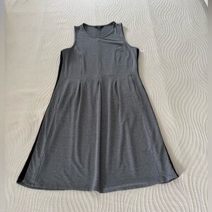 Simply Vera sleeveless dress with pockets.